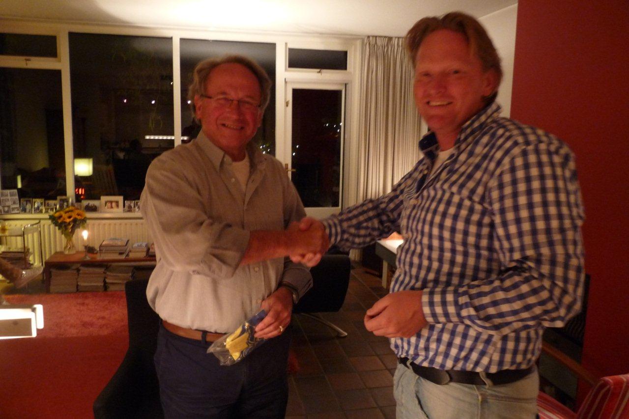 Als bedankje een echte Flevo zwembroek voor Dhr. Pel